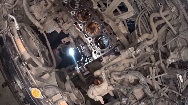 Достаем поршни из блока цилиндров. Ремонт двигателя MITSUBISHI. Часть 5. смотреть онлайн