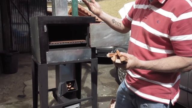 Starting up and baking in a wood-fired rocket oven смотреть онлайн