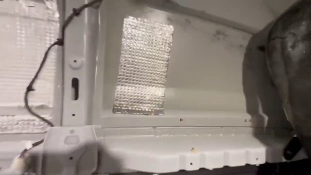 Утепление кабины Шакман Х6000 в Екатеринбурге! Разбор салона! смотреть онлайн