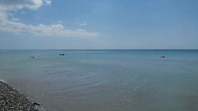 Чёрное море, Сосновка, галечный Пляж, маленький водопад вместо душа, 5,5 км от Геленджика👍