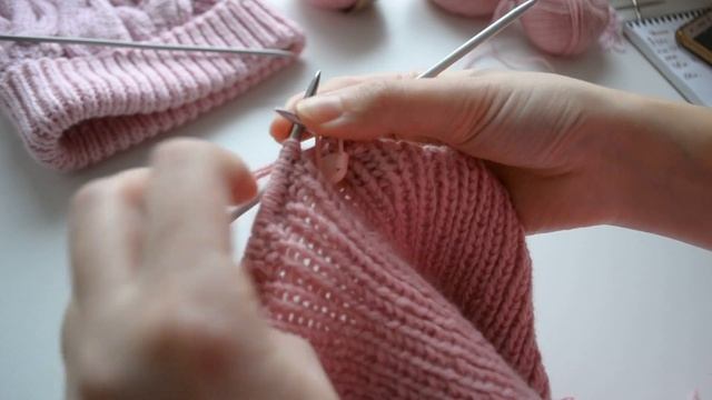 Шапка с косами спицами - как связать смотреть онлайн