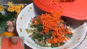 салат гранатовый браслет с копченой курочкой, сыром, огурцом ну очень вкусно и празднично