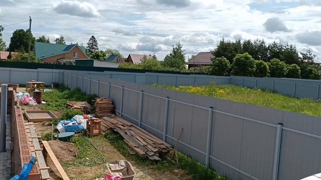 Что сделали за месяц?Купил доску,разгружаем.Начали обкладывать камин. смотреть онлайн