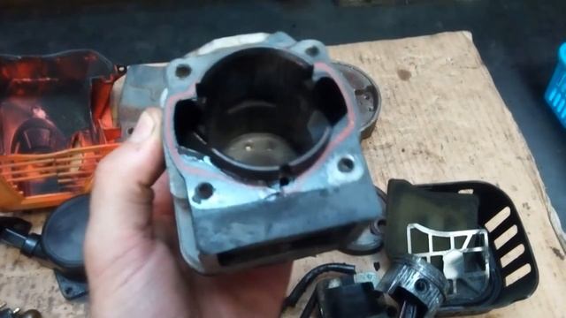 Почему нужно следить за затяжкой болтов карбюратора бензокосы? смотреть онлайн