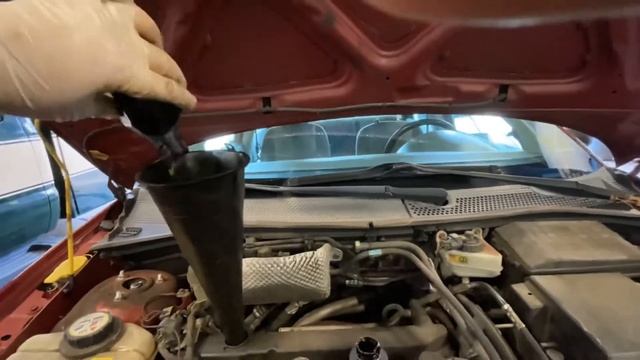 2005 Ford Focus ZX4 *HOW TO CHANGE YOUR OIL* смотреть онлайн