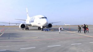 Эльбрус Нигматуллин тянет самолет