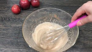Очень сочная и сладкая шарлотка с карамелизированными яблоками