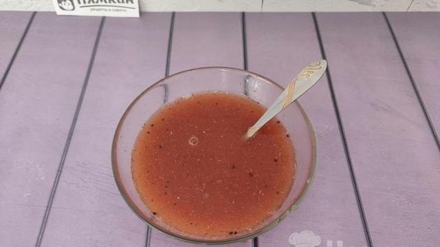 Тушеная сельдь в томатном соусе с морковкой и луком