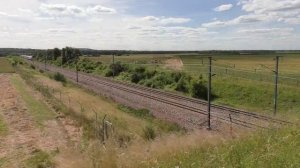 Скоростная железная дорога. Поезд-пуля. Летят скоростные пассажирские поезда