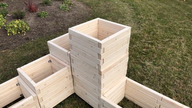 Вазоны из дерева.
