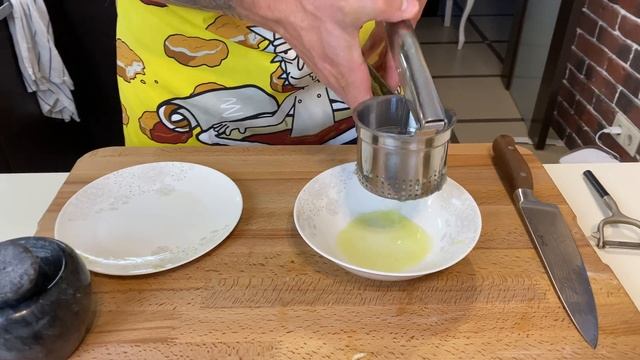Невероятно вкусный соус из йогурта и огурца. Легкий и полезный. Рецепт Дзадзики из Греции!