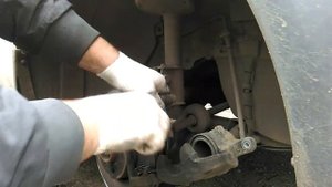 Замена передних колодок Лада Ларгус 1.6 16v