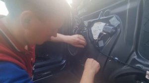 Замена стекла на двойное в передней двери Audi Q7 4l