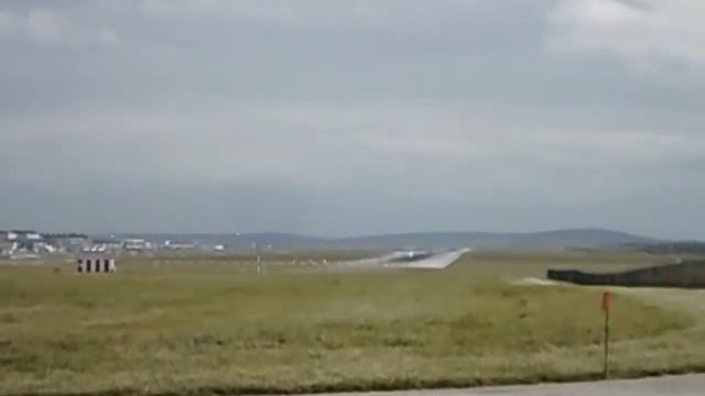 Flughafen Wien-Schwechat Landungen 1 смотреть онлайн