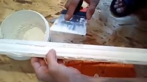 Как приклеить пенопластовые плинтуса к потолку и стенам