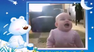 Заразительный Ребёнок смеётся