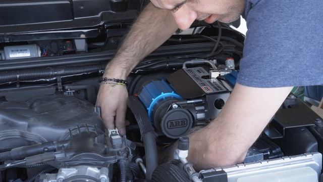ARB Twin Compressor with M.O.R.E Under-Hood Mount Installation смотреть онлайн