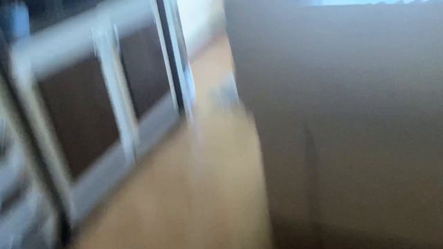 Кевин играет с мячиком смотреть онлайн