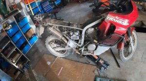 МАЯТНИК на Honda Transalp XL600 PD10 от Africa Twin XRV750 RD07 Часть 1