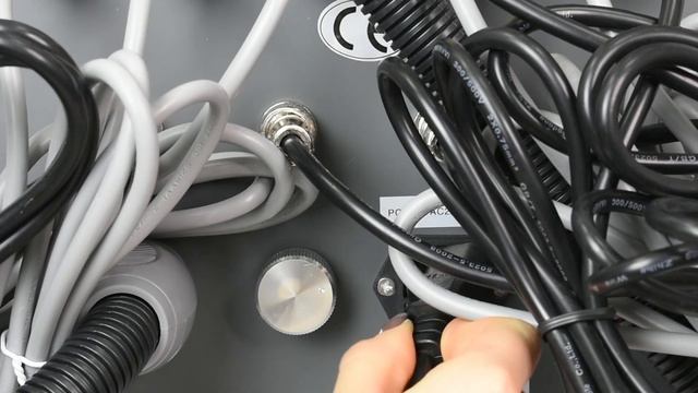 Видеообзор на аппарат 4 в 1 (Кавитация, РФ лифтинг, Вакуумный массаж, Биотоки) SA-6055 смотреть онлайн