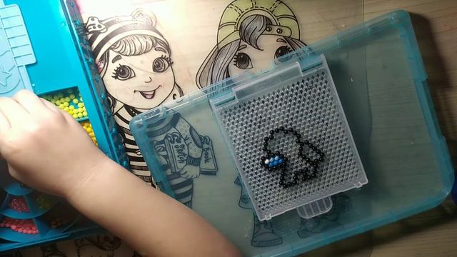 девочка чудом собрала Among us из aquabeads