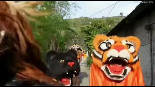 Merakit Mainan Kereta Api Choo Choo Charles, Menemukan House Head, Percy смотреть онлайн