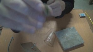 Как скрыть на потолке крючок от люстры