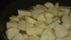 Баранина с баклажанами и помидорами
