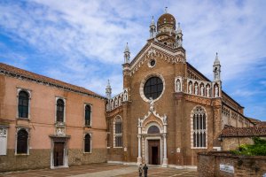 Венеция: Знаменитая Церковь Мадонна делл'Орто /«Богородица в саду» готика 15 в. похоронен Тинторетто