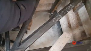 Установка металлического каркаса лестницы