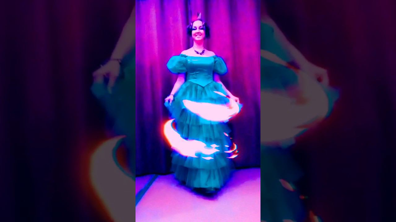Историческое платье-огонь! #актриса #театр #шоу #magic #иллюзия #монтаж #рилс #топ
