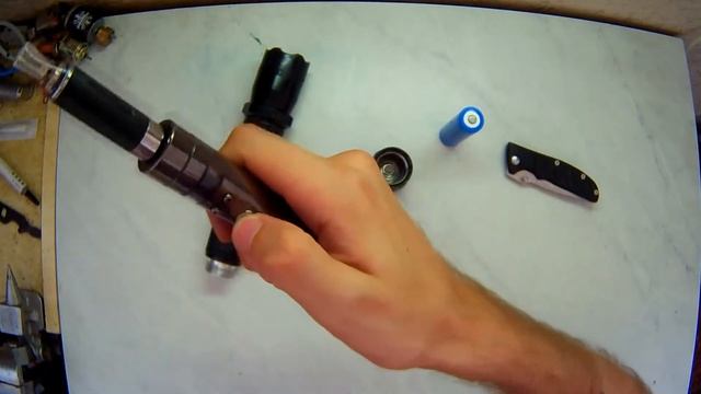 Обзор фонарика электрошокер плюс нестандартное применения зарядное устройство для баторей 18650 смотреть онлайн