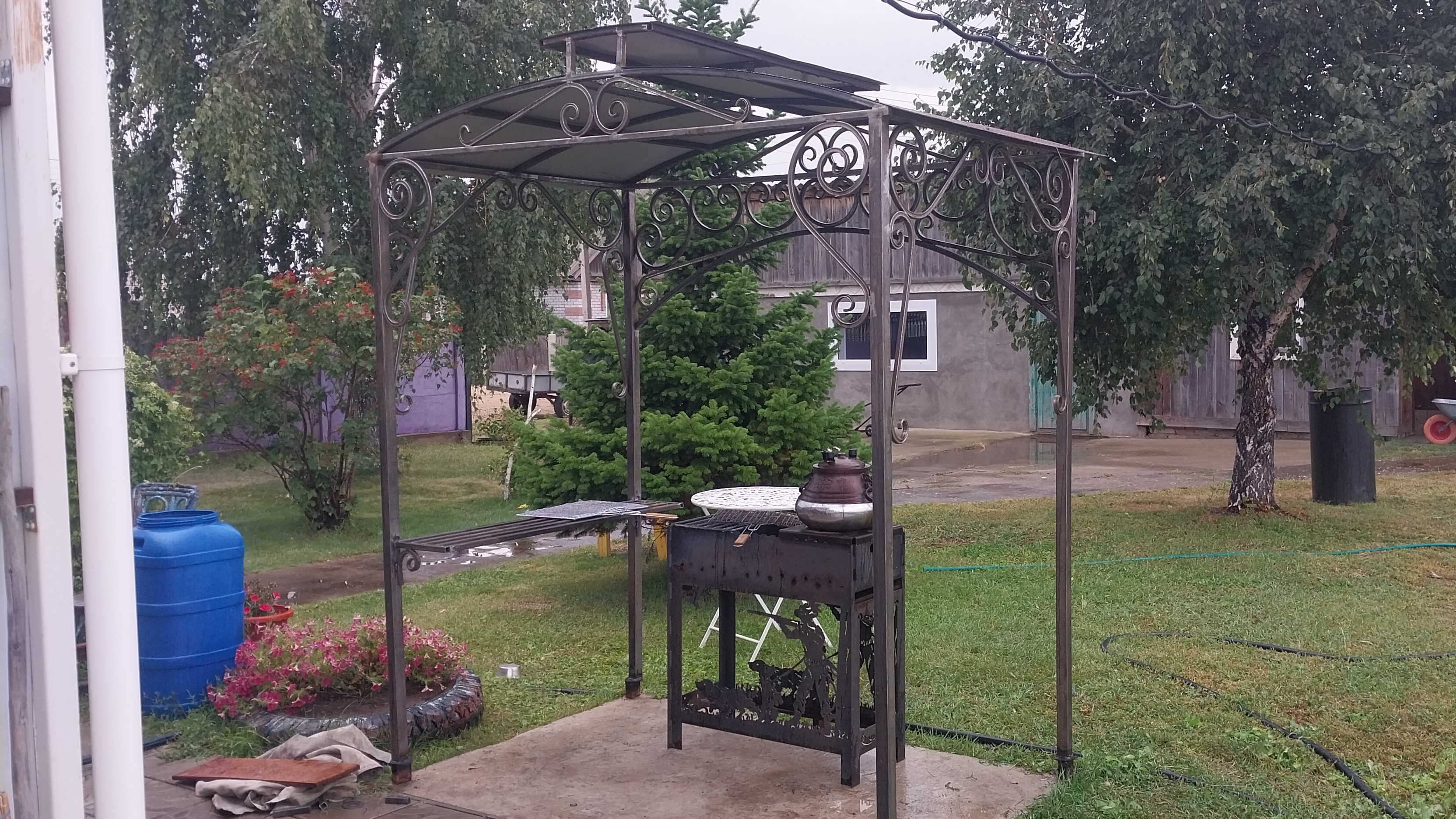 классное место под мангал.кованный мангальный комплекс