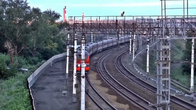 Едет поезд. Шум поезда. Смотреть как едет поезд /The noise of the train. Watch the train ride смотреть онлайн