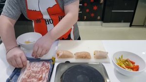 Рулетики с беконом и курицей. Куриные рулетики в беконе. На праздничный стол.