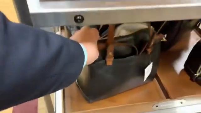 Y366 Обзор на сумочки бренда FOSSIL. смотреть онлайн