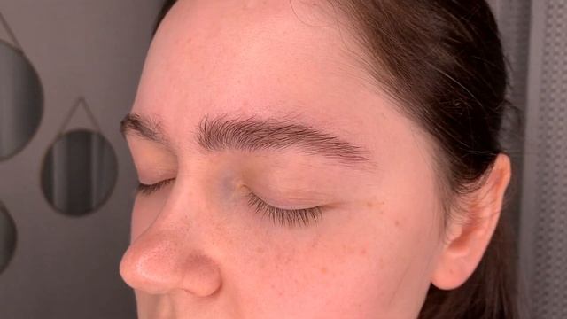 Как уложить непослушные брови? | 3 секрета идеальных бровей