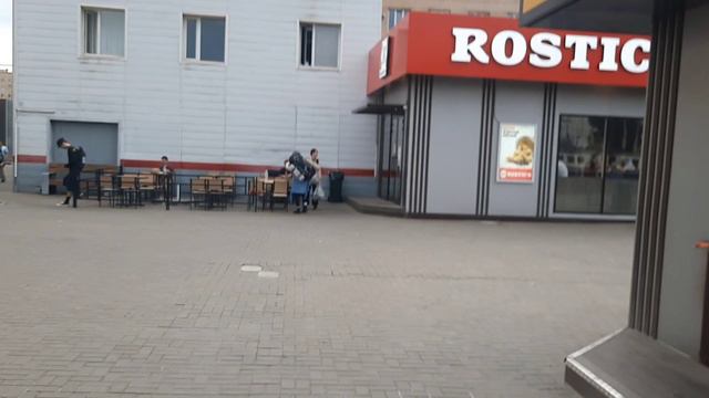НЕ НАДО ПЕЧАЛИТЬСЯ, ВСЯ ЖИЗНЬ ВПЕРЕДИ, Надейся и жди, про песню
﻿Колышется дождь густой пеленой