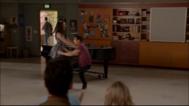 Glee - Valerie (Full Performance) 5x12 смотреть онлайн