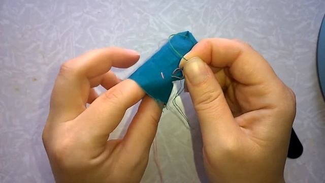 Убираем торчащую нитку. 2 способа.