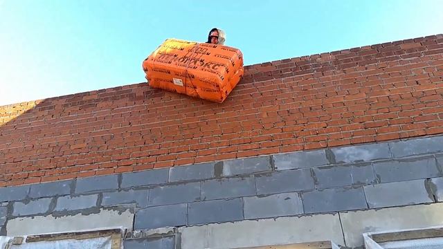 Один день на стройке. Строим дом  One day at the construction site. Building a house.