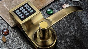 Электронный замок на батарейках Cisa-Nimeo установка в Москве 8 915 217 89 10, 8 (495) 665 00 32