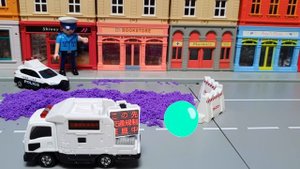 Form Alive fell on the road. Tomica Siku car toy play