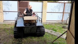 Самодельный гусеничный вездеход первый выезд.Homemade all-terrain vehicle first departure.