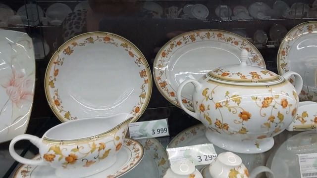 Фарфор и керамика в магазине "Твой дом" #фарфор  #хрусталь  #керамика #новыйгод  #ёлка  #сервировка