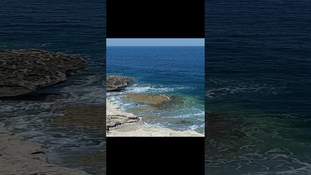 Кипр, скалы, море.