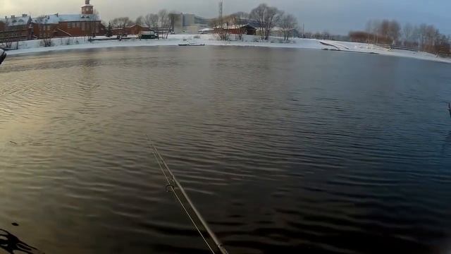 Бронницы. Зимний спиннинг на Москве реке. смотреть онлайн