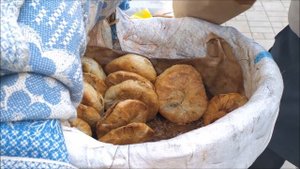 Традиционные узбекские блюда на обжорных рядах базара Чорсу