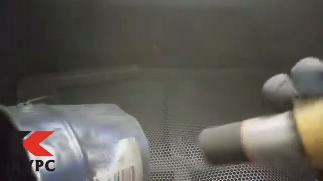 Пескоструйная камера в работе  Дробеструйная камера