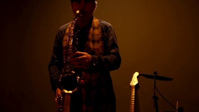 Outra Vez - cover by саксофонист Елисей Ехлаков смотреть онлайн